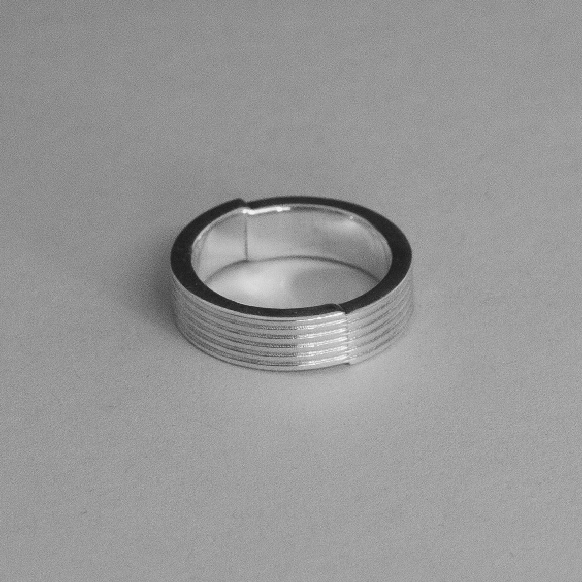 Offset Fluted Band